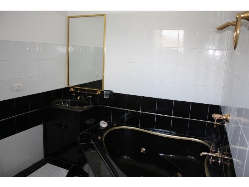 17 Heeb Street, Bundall QLD 4217