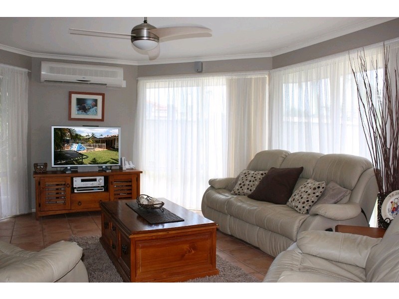 39 Howland Circuit, Pacific Pines QLD 4211