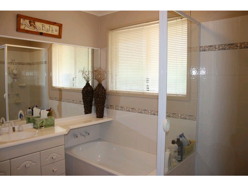 39 Howland Circuit, Pacific Pines QLD 4211
