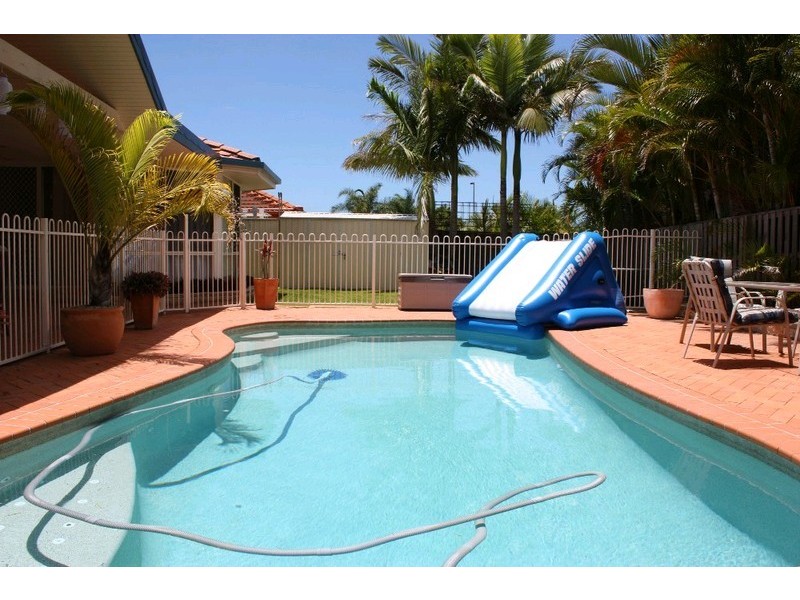 39 Howland Circuit, Pacific Pines QLD 4211
