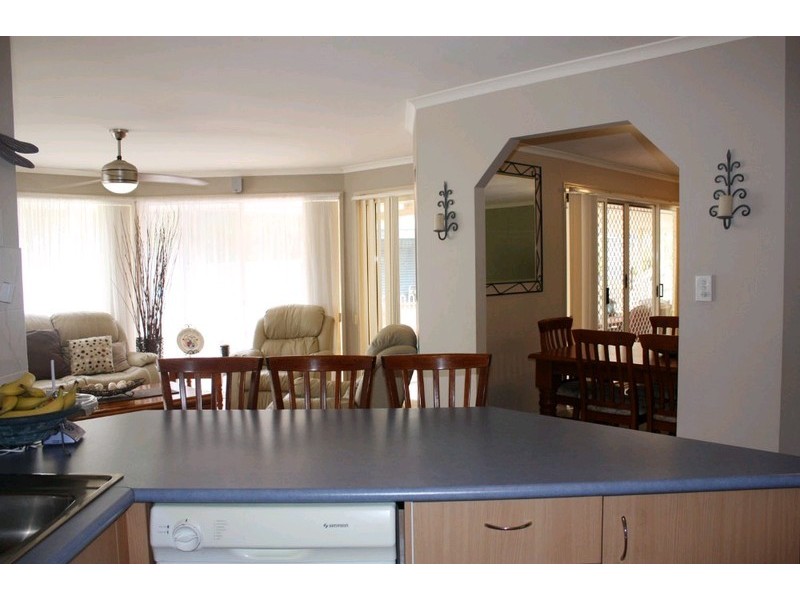 39 Howland Circuit, Pacific Pines QLD 4211