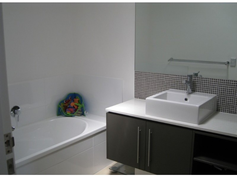 73 Venice Street, Burleigh Waters QLD 4220