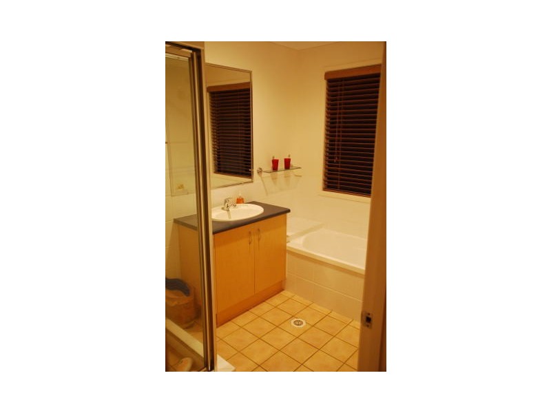 3 Gould Place, Pacific Pines QLD 4211