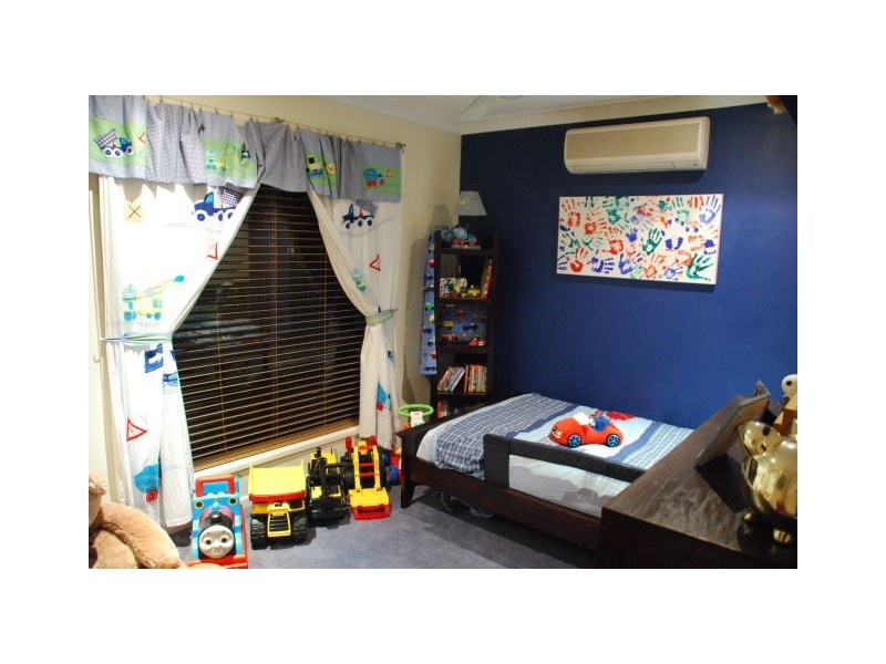 3 Gould Place, Pacific Pines QLD 4211