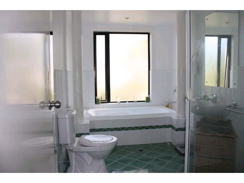 2/12 Billington Street, Labrador QLD 4215