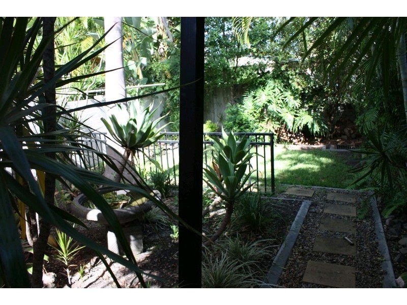 2/12 Billington Street, Labrador QLD 4215