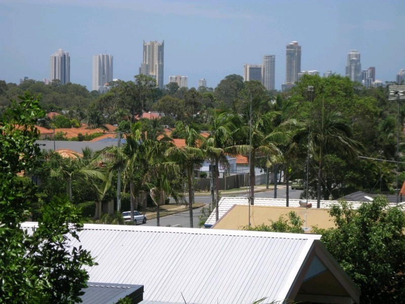 3 Cascade Avenue, Benowa QLD 4217