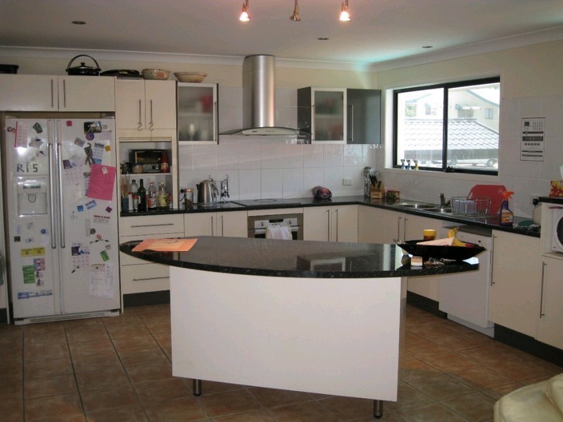 3 Cascade Avenue, Benowa QLD 4217