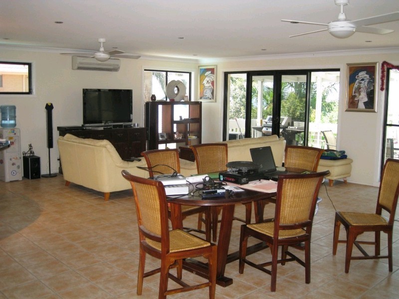 3 Cascade Avenue, Benowa QLD 4217