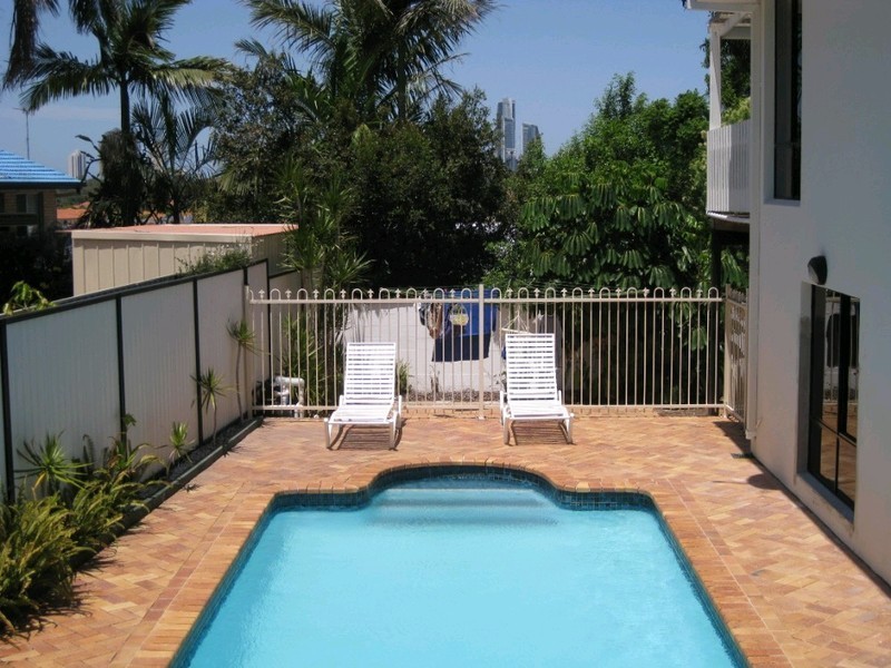 3 Cascade Avenue, Benowa QLD 4217