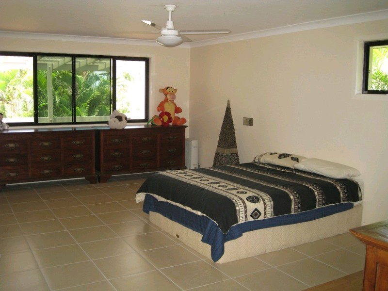 3 Cascade Avenue, Benowa QLD 4217