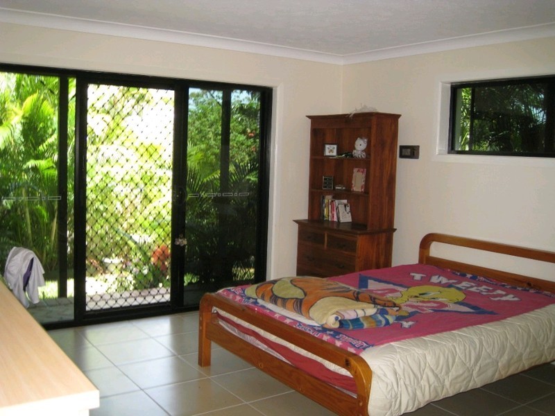 3 Cascade Avenue, Benowa QLD 4217