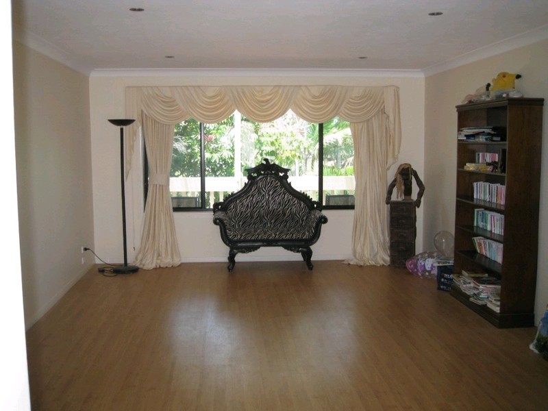 3 Cascade Avenue, Benowa QLD 4217