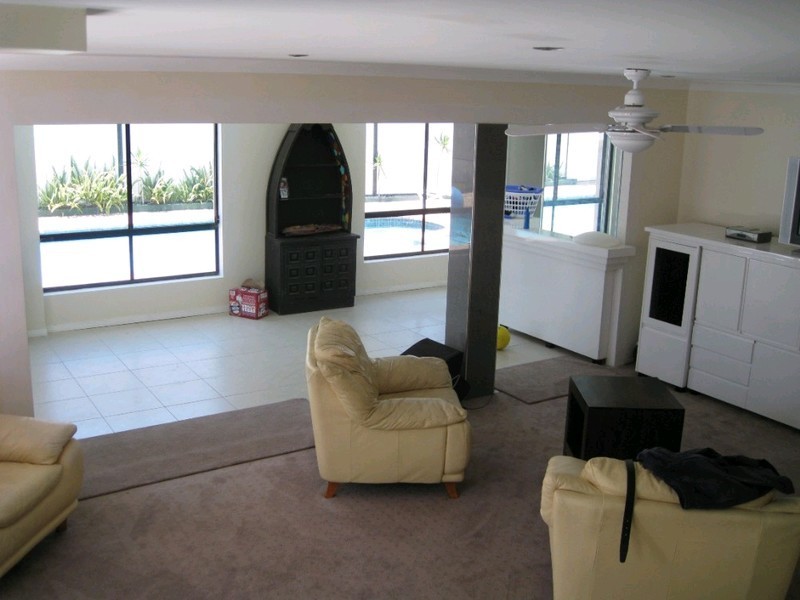 3 Cascade Avenue, Benowa QLD 4217