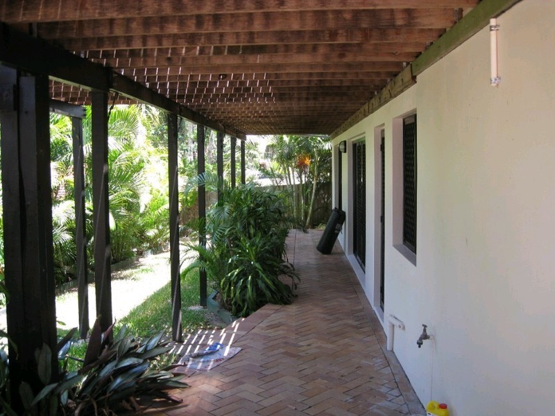 3 Cascade Avenue, Benowa QLD 4217