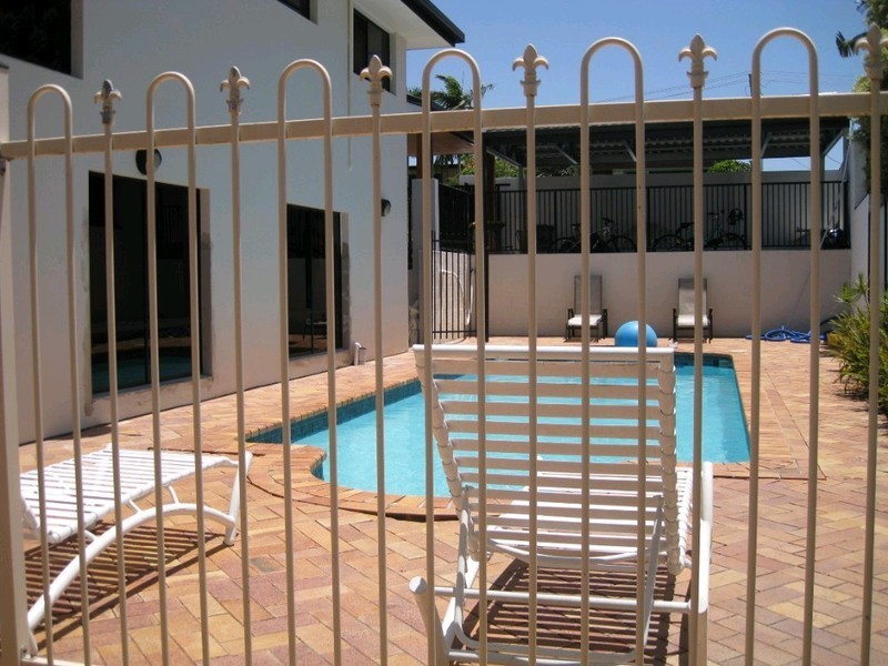 3 Cascade Avenue, Benowa QLD 4217