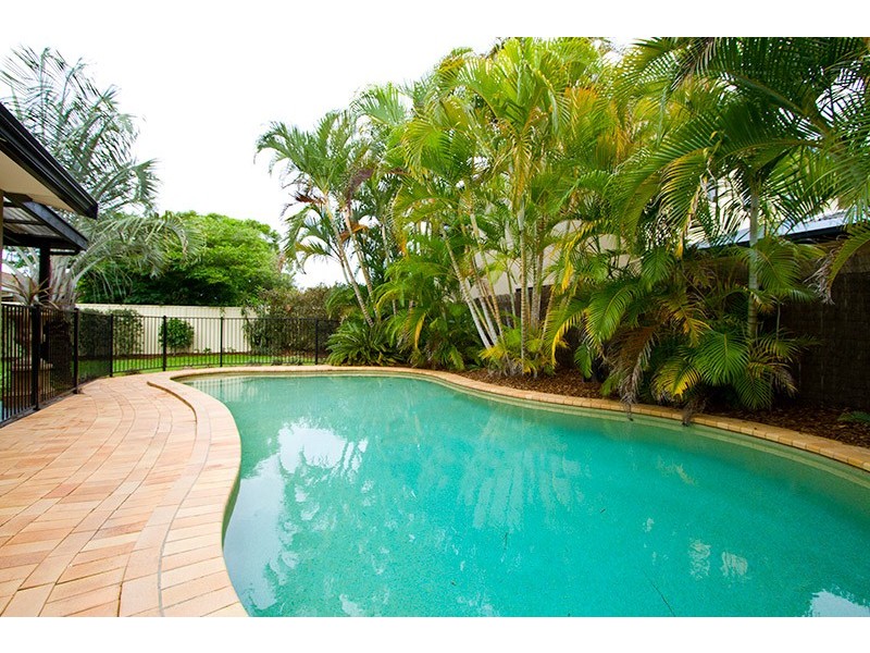 5 McCleary Street, Sorrento QLD 4217