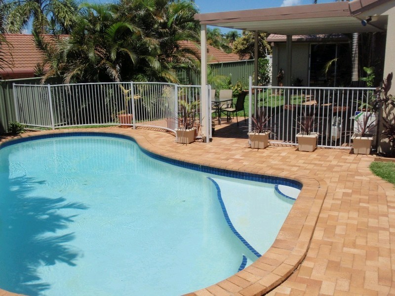 5 Baxter Court, Arundel QLD 4214