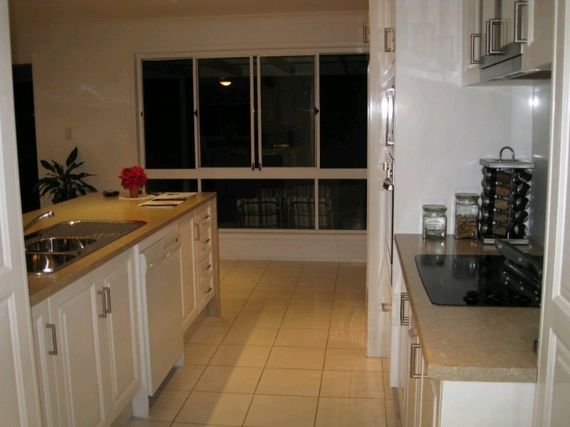 5 Baxter Court, Arundel QLD 4214