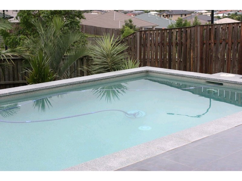 15 Laughlen Chase, Pacific Pines QLD 4211