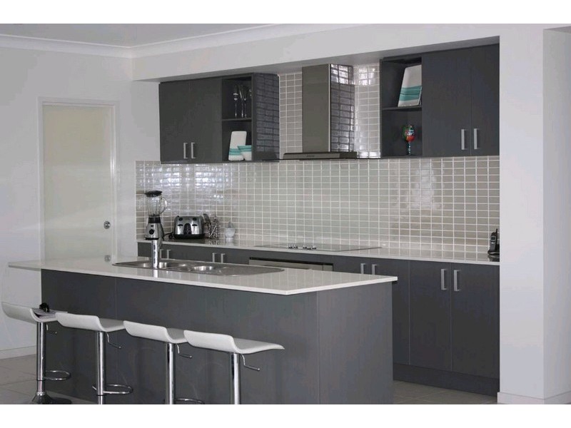 15 Laughlen Chase, Pacific Pines QLD 4211