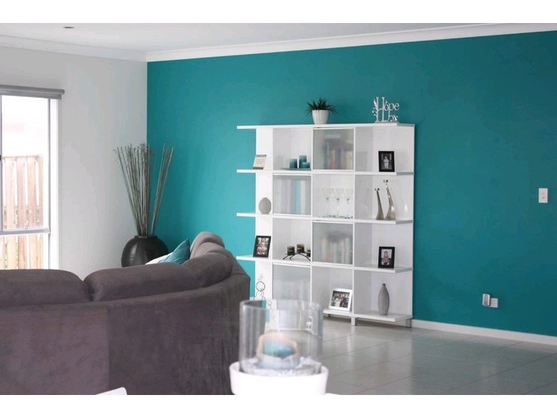 15 Laughlen Chase, Pacific Pines QLD 4211