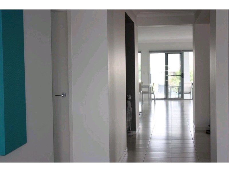 15 Laughlen Chase, Pacific Pines QLD 4211