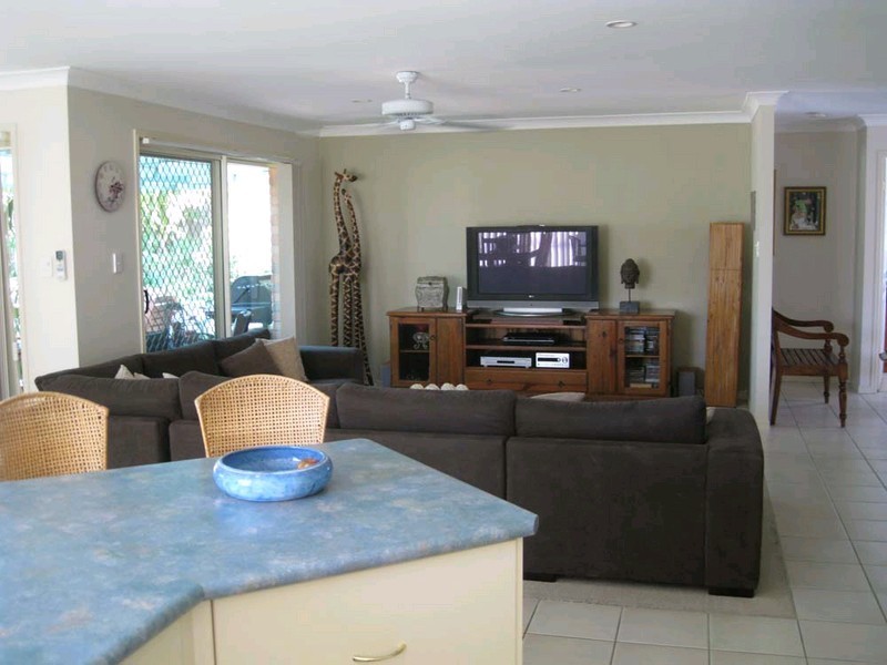 38 Manra Way, Pacific Pines QLD 4211