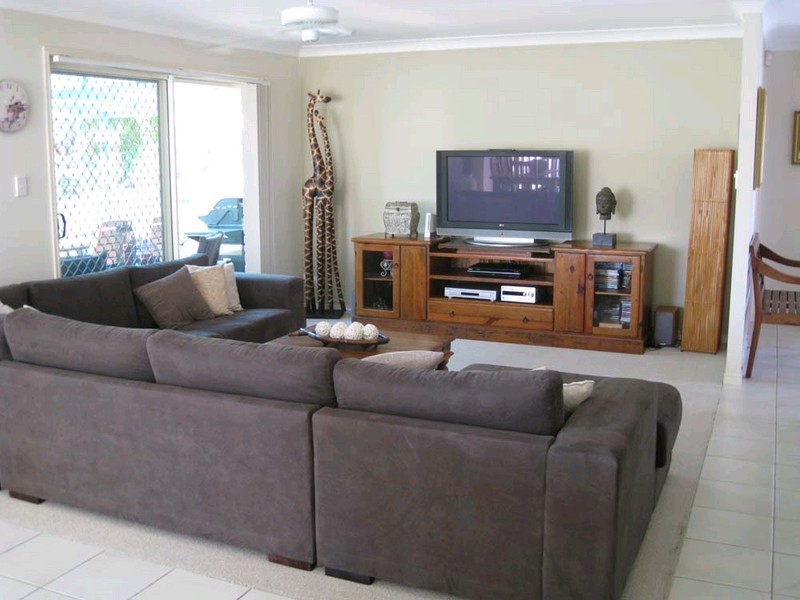 38 Manra Way, Pacific Pines QLD 4211