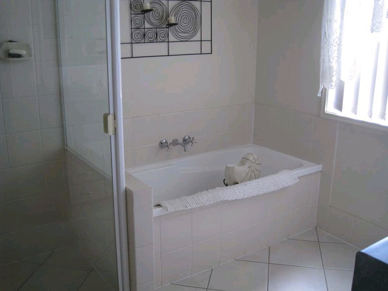 38 Manra Way, Pacific Pines QLD 4211