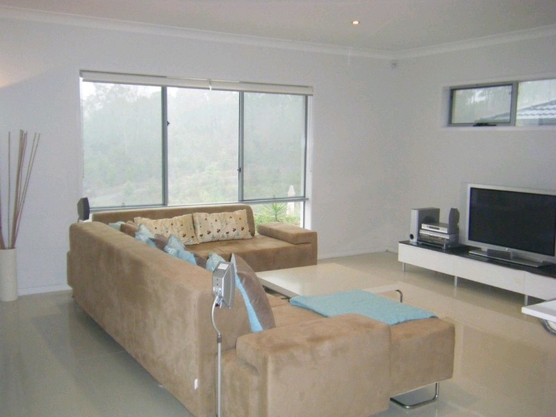 26 Wunburra Circle, Pacific Pines QLD 4211