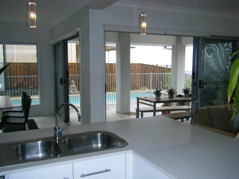 26 Wunburra Circle, Pacific Pines QLD 4211