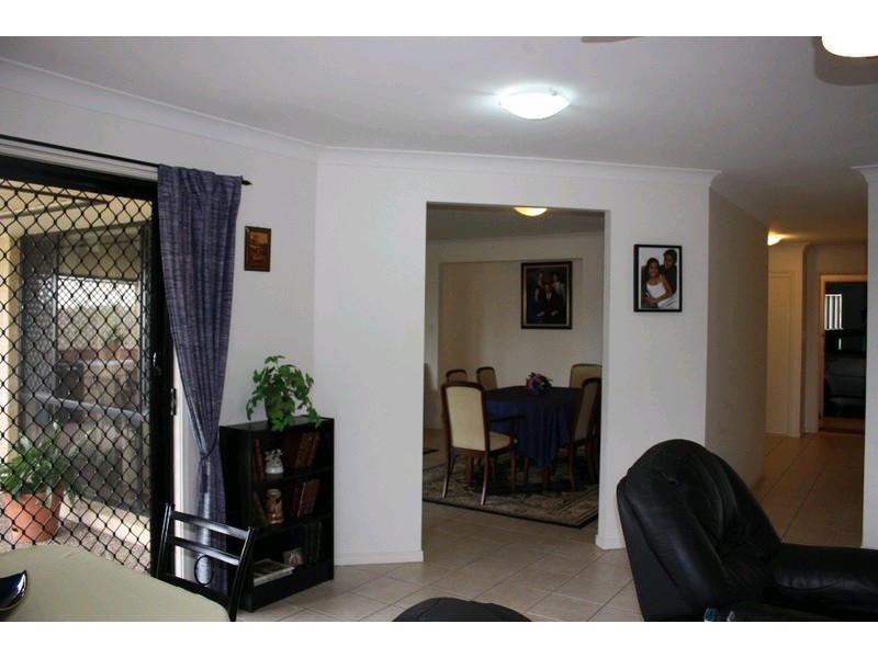 4 Brissendon Street, Maudsland QLD 4210