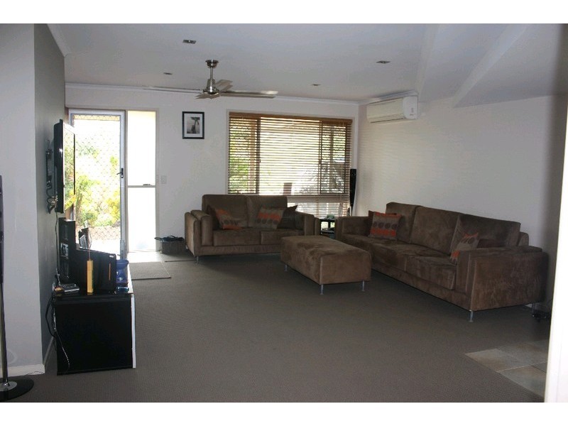 16 Aberdeen Court, Highland Park QLD 4211