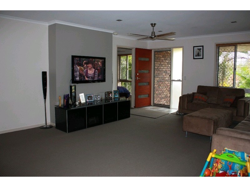 16 Aberdeen Court, Highland Park QLD 4211