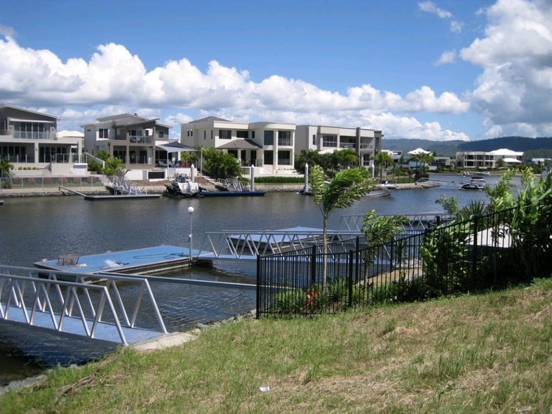 33 Harbourvue Court, Helensvale QLD 4212