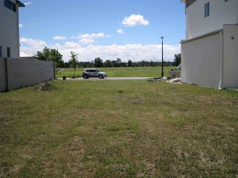 33 Harbourvue Court, Helensvale QLD 4212