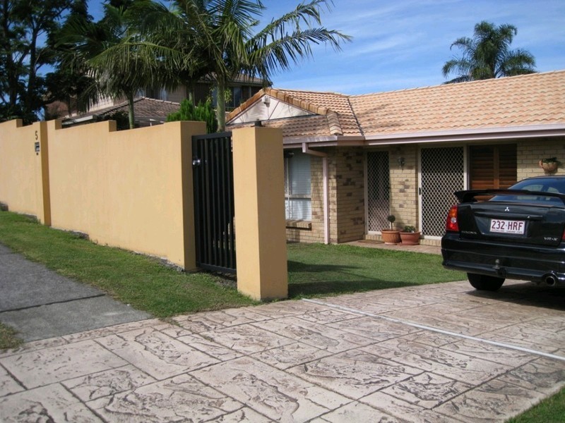 5 Allied Drive, Arundel QLD 4214