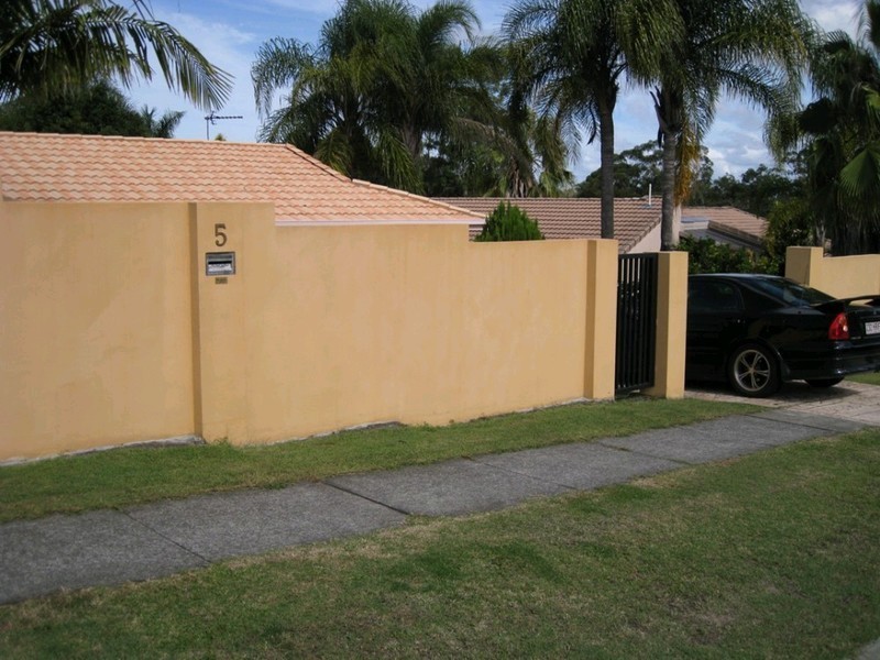 5 Allied Drive, Arundel QLD 4214