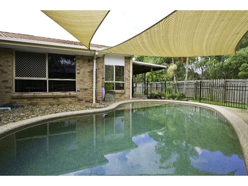 5 Bunker Court, Arundel QLD 4214