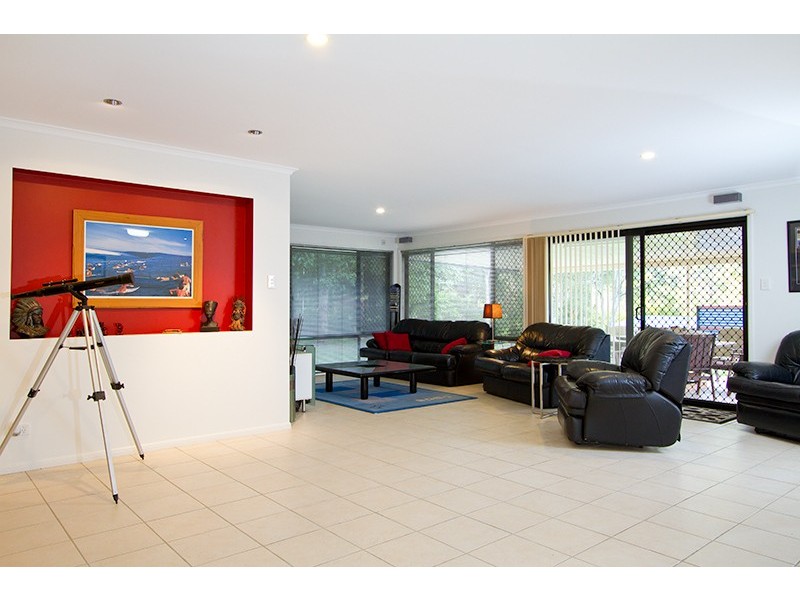 2 Lawnhill Drive, Nerang QLD 4211