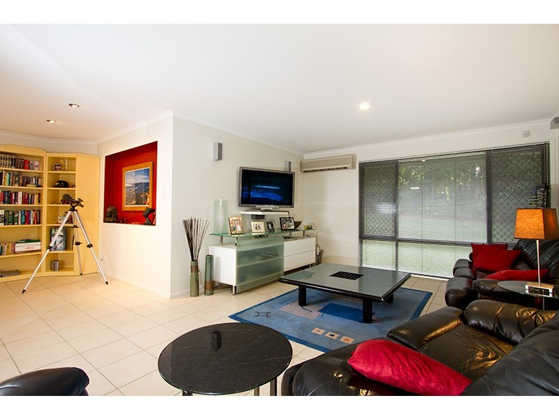 2 Lawnhill Drive, Nerang QLD 4211