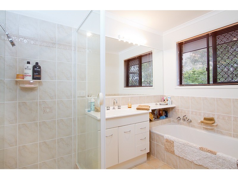 2 Lawnhill Drive, Nerang QLD 4211