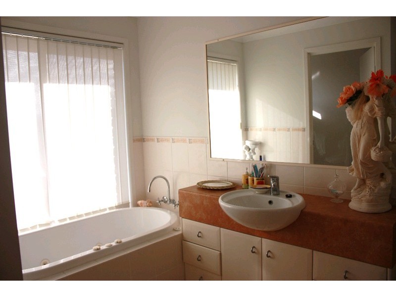 30 Aberdeen Court, Highland Park QLD 4211