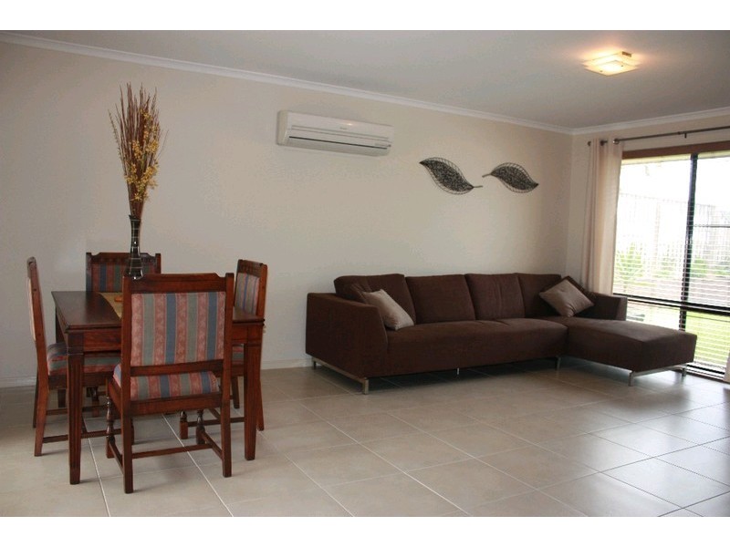 9 Chesterton Street, Pacific Pines QLD 4211