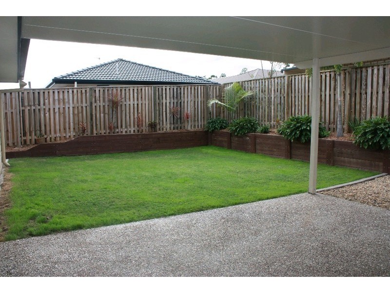 9 Chesterton Street, Pacific Pines QLD 4211