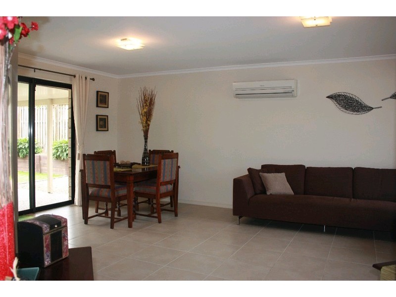 9 Chesterton Street, Pacific Pines QLD 4211