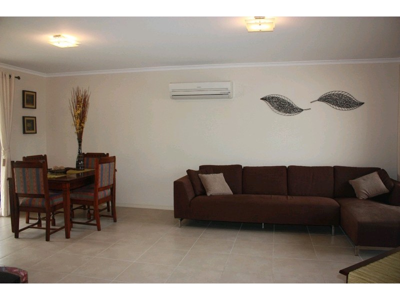 9 Chesterton Street, Pacific Pines QLD 4211