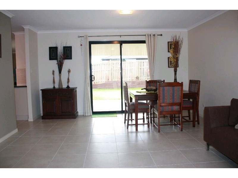 9 Chesterton Street, Pacific Pines QLD 4211