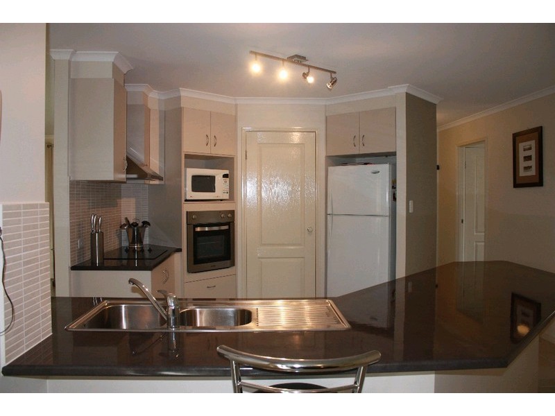 9 Chesterton Street, Pacific Pines QLD 4211